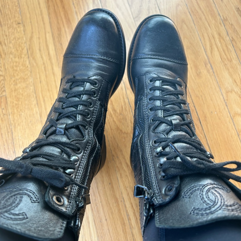 Chanel combat Boot - Picture 3 of 8